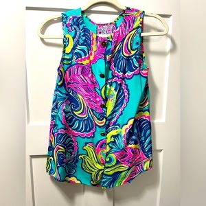 Great condition. Sleeveless Lily blouse! Gold detail button on back.